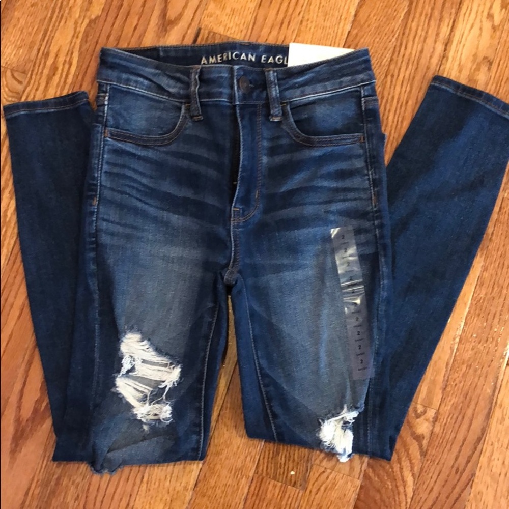 BNWT AE DENIM DISTRESSED JEANS